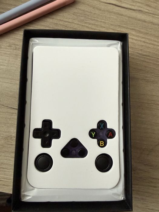 R36S консоль / емулятор / геймпад