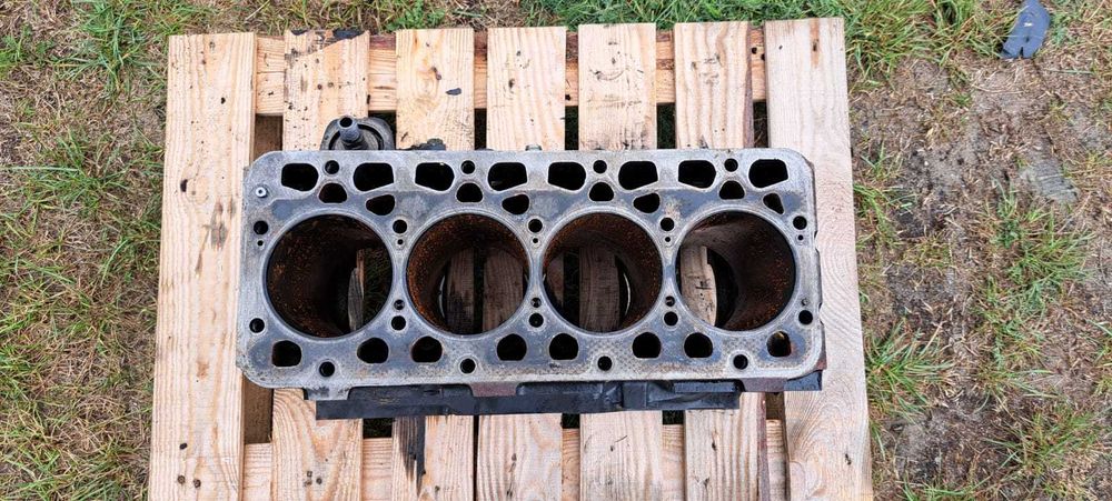 Blok do ciągnika New Holland TL100