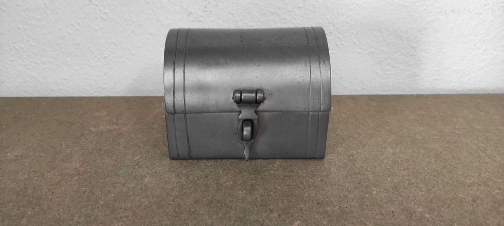 Guarda-Joias em estanho.