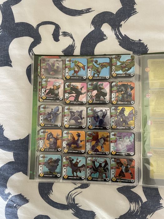 Caderneta Invizimals completa (faltam 5 apenas)!!!‼️