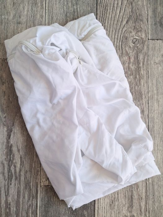 Ochraniacz na materac na zamek