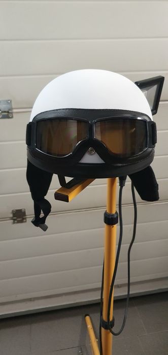 Kask orzeszek gogle biały