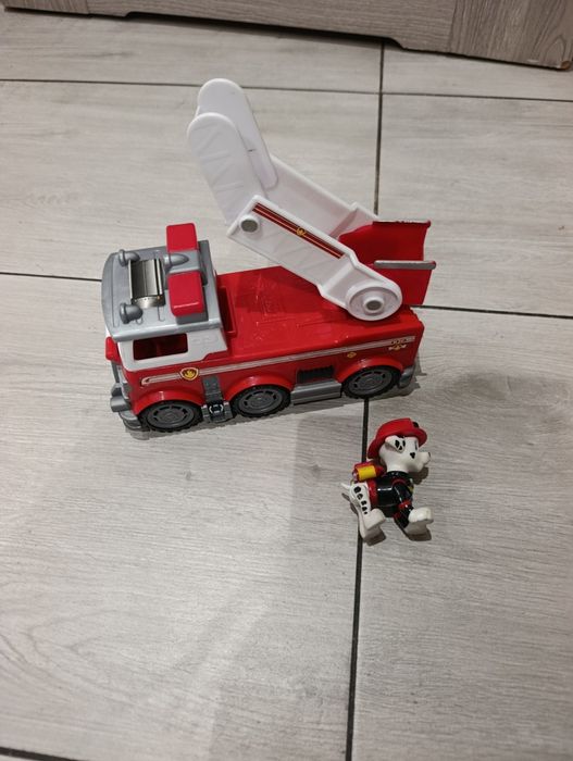 Marshall z pojazdem psi patrol