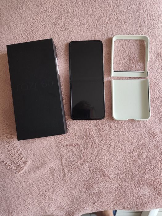 Motorola Razr 60 5g 8/256gb fabrycznie nowa