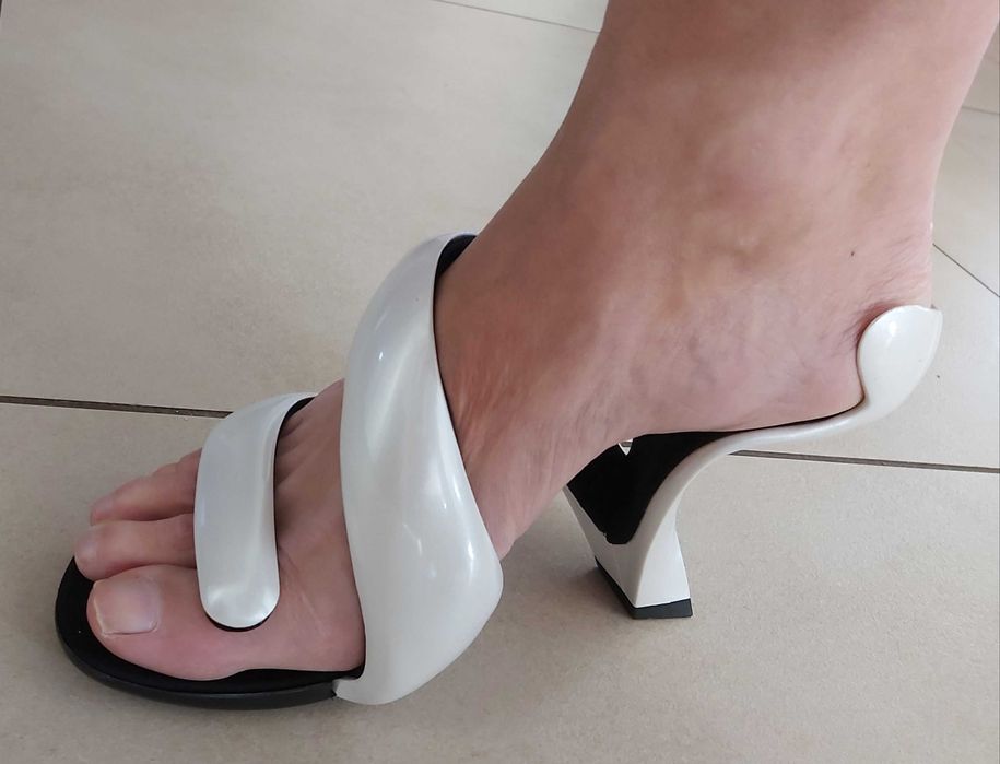 Sandały rozm 38 biała perła gladiatorki