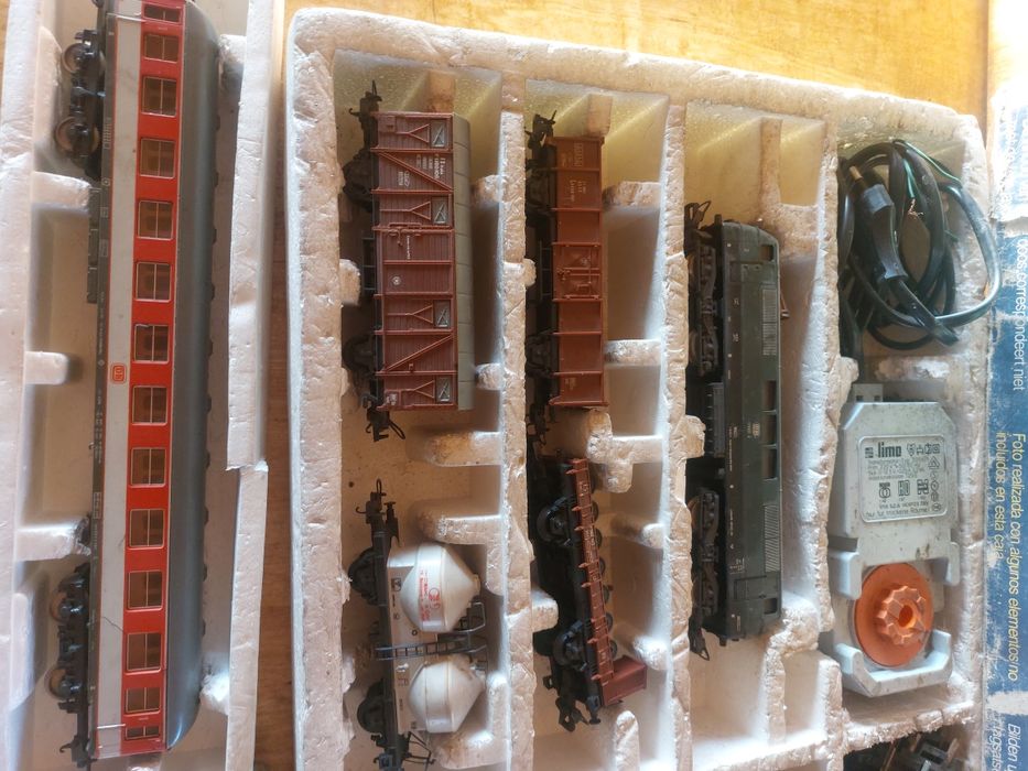 kolejka z szynami elektryczna