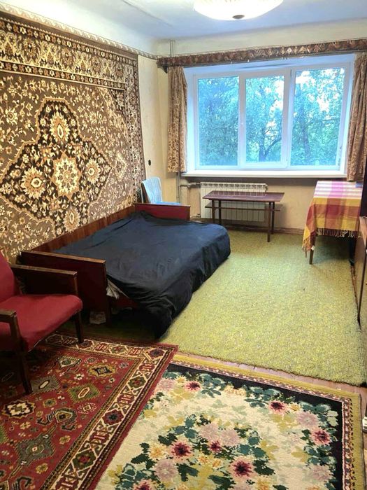 Центр міста.Продається 3кімн.квартира, в житловому стані, 2поверх.цегляний будинок.