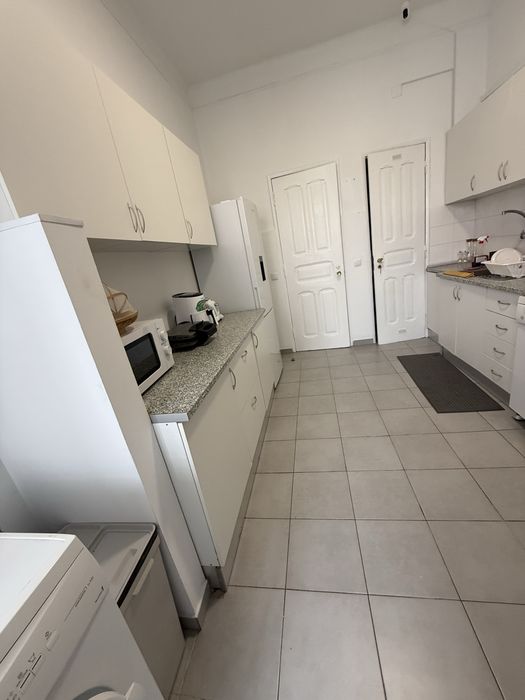 Quarto p casal ou 2 pessoas famil. mobiliado em frente El Corte Inglés Lisboa