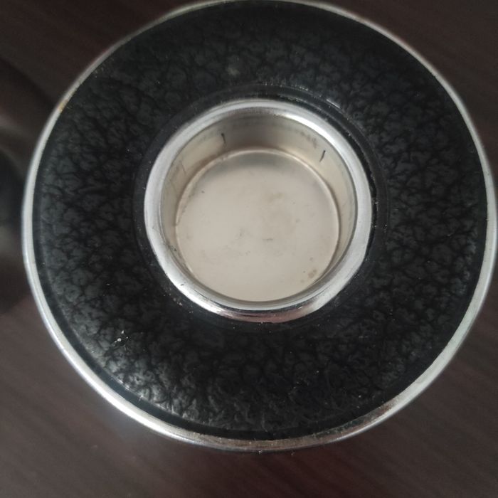 Zapalniczka vintage w kształcie jajka.