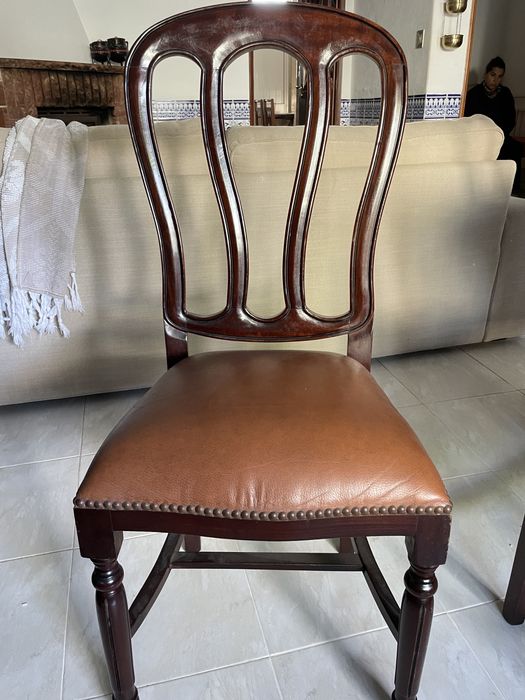 Mesa de jantar e 6 cadeiras 100% mogno