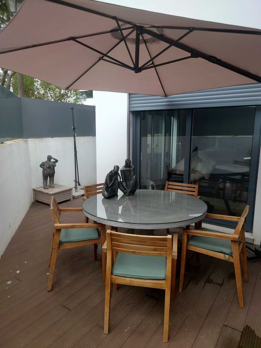 conjunto completo de jardim teca e concreto 5 cadeiras COMO NOVO