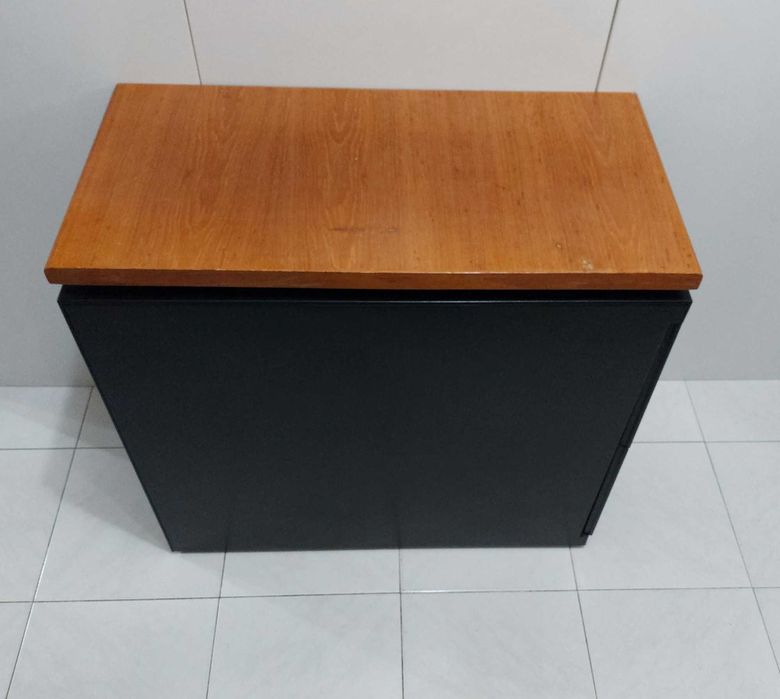 Módulo / Bloco Garaveta metal com chave tampo madeira Tem rodízios