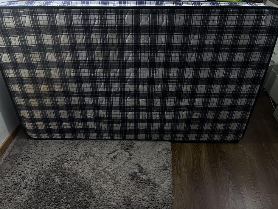 Colchao 1,95 x 1,10 praticamente novo