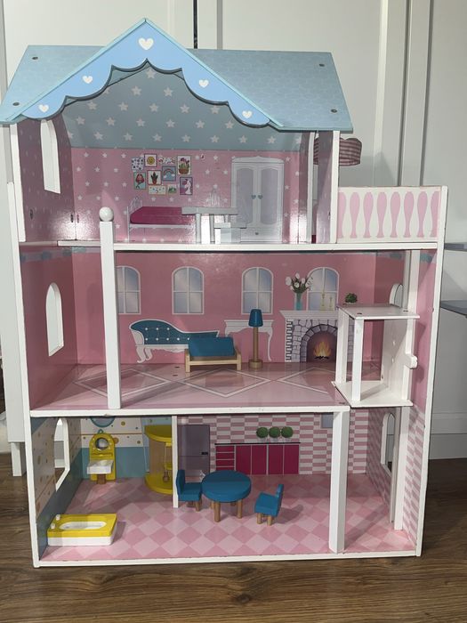 Domek dla lalek drewniany mebelki