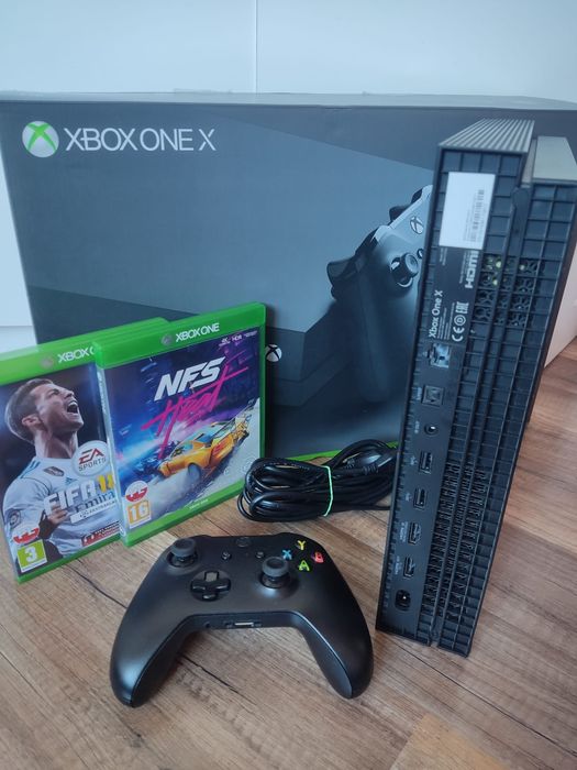 Xbox one x 1tb pad gry