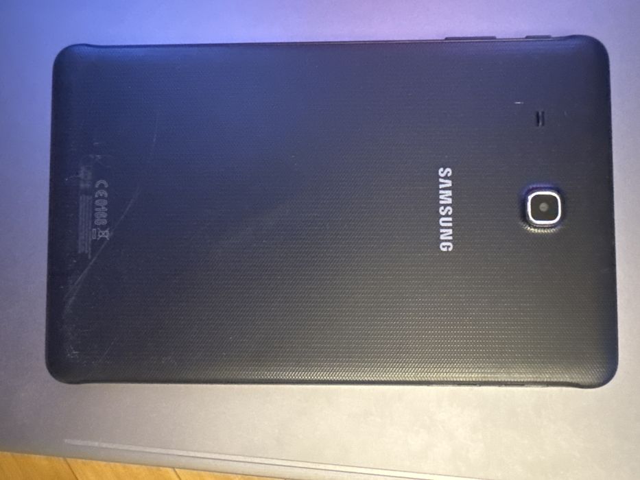 Планшет Samsung T561