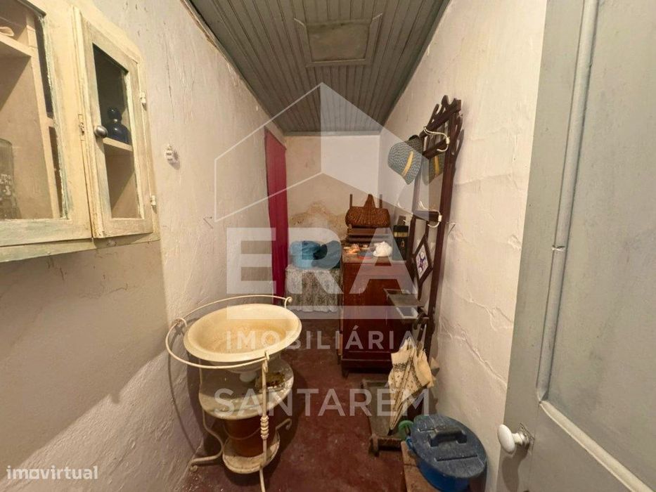 Moradia T4 para Recuperar - Póvoa dos Três