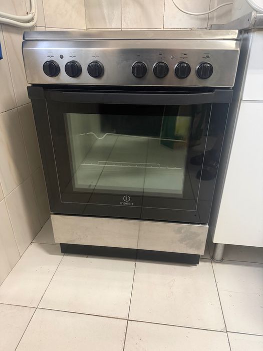 Fogão elétrico Indesit com forno
