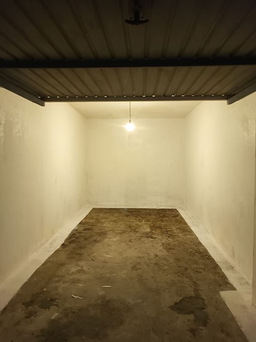Aluga-se garagem Box 100mt2