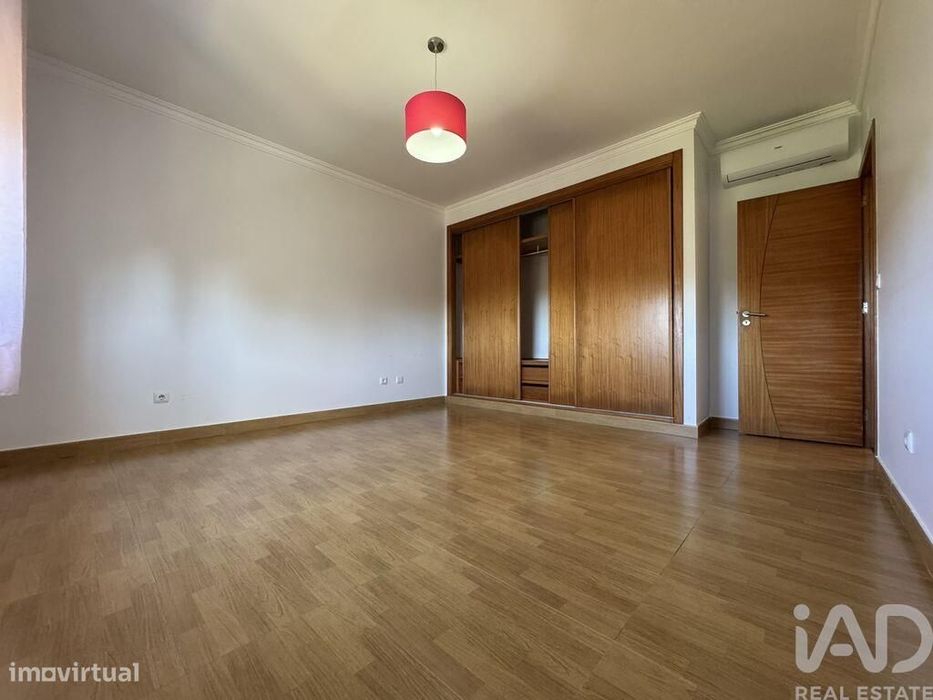 Moradia isolada T4 em Serra e Junceira de 204,5 m2