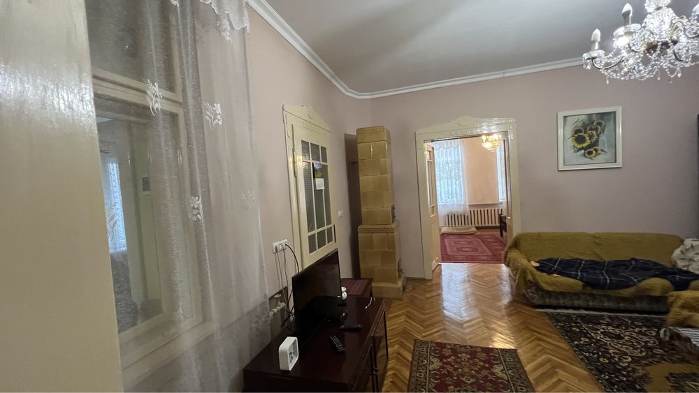 Дім на 8 сотинах престижна локація