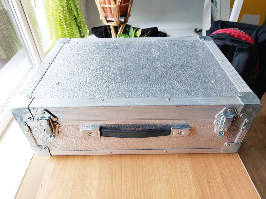 Walizka kufer aluminiowy 55 x 38 x 18 cm