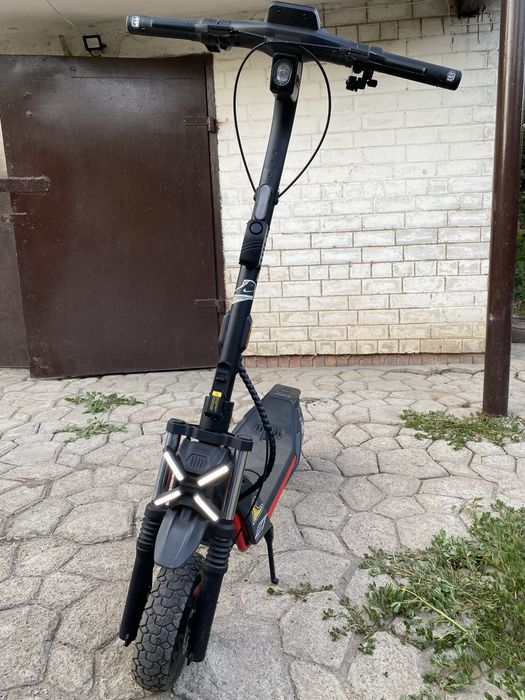 Продам Електросамокат Segway Ninebot ZT3 Pro E
