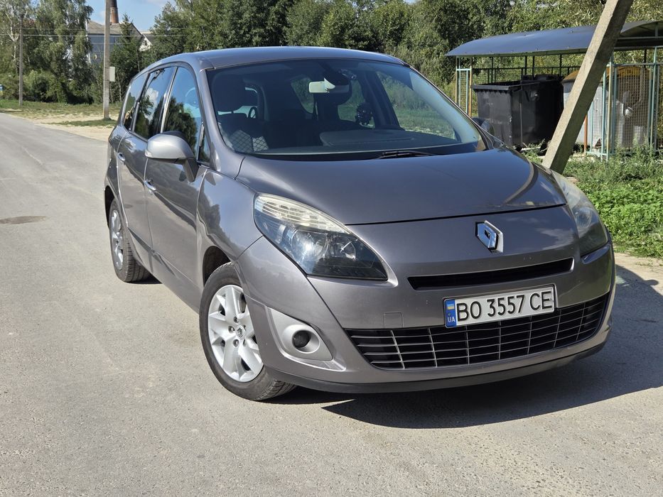 Renault Grand Scenic 2011р.  1,5дизель