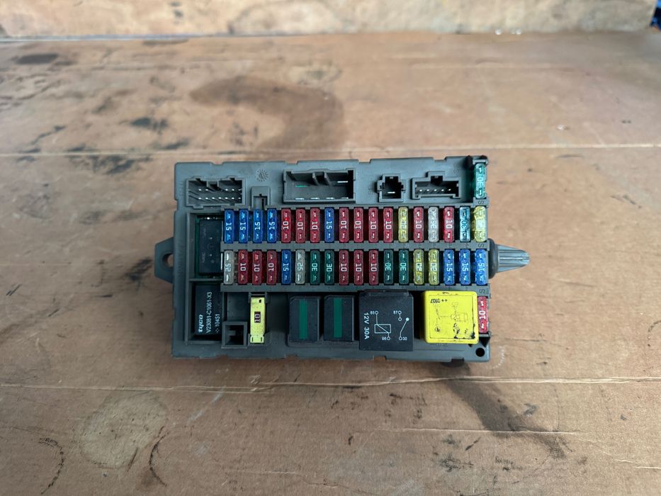 Caixa de Fusíveis Land Rover Discovery 2 L318 TD5 / 51867.8503