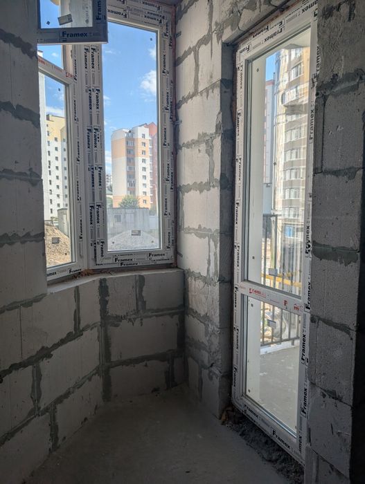 Продам 2-кімнатну квартиру в р-ні Виставка