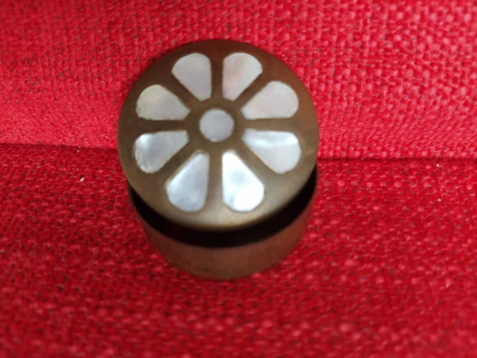 Round brass box with matte pearl rosette