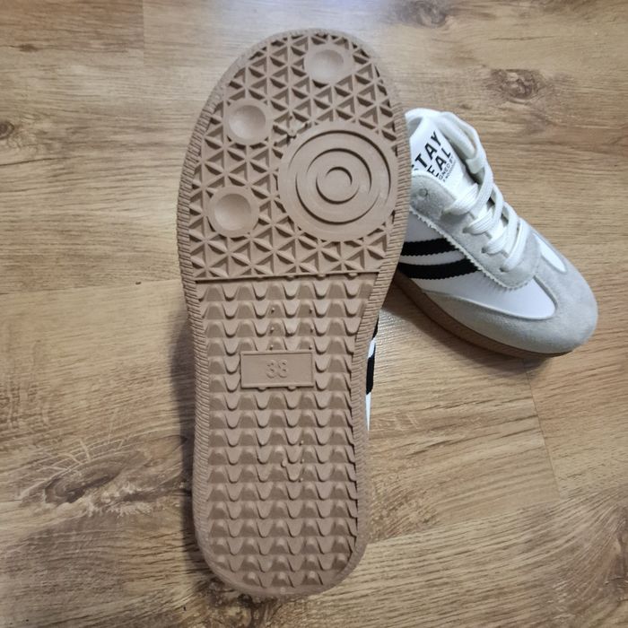 Buty sportowe damskie