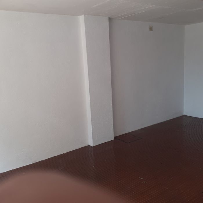 Garagem em alfragide  500m do IKEA com saida direta para a rua
