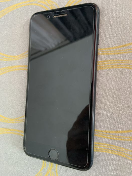 Продам телефон айфон 7+