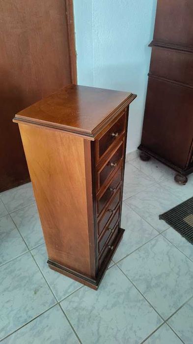 Movel com 5 gavetas e outras peças