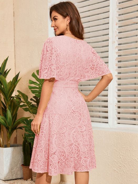 Sukienka koronkowa rozkloszowana dekolt v mini różowa M 38