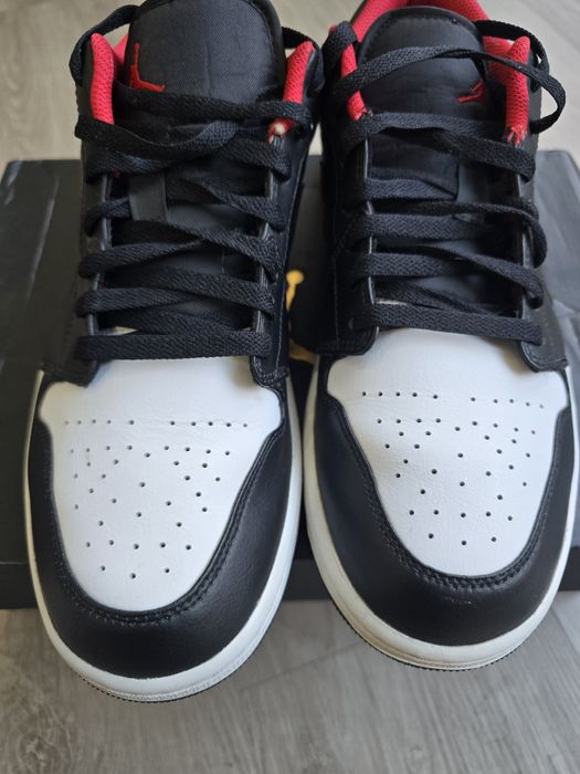 Air Jordan 1 Low Black / Fire Red / White