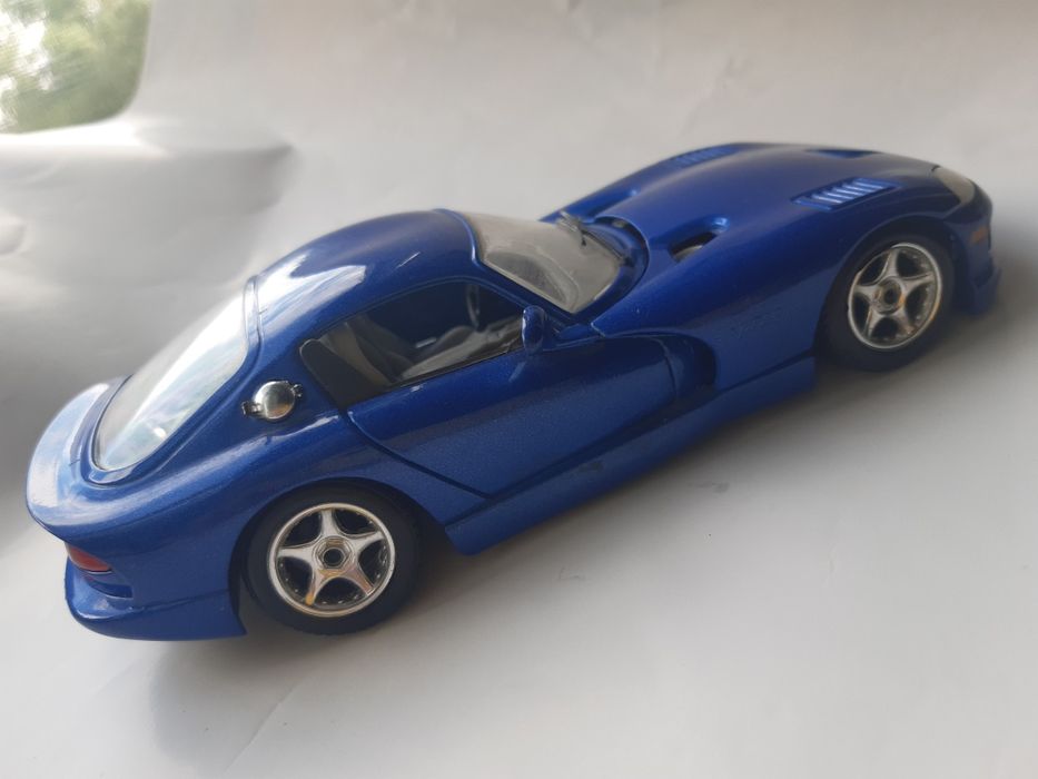 Автомодель Bburago (1:24) Dodge Viper GTS Coupe