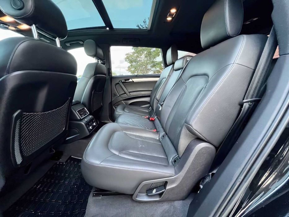 Audi Q7      2015