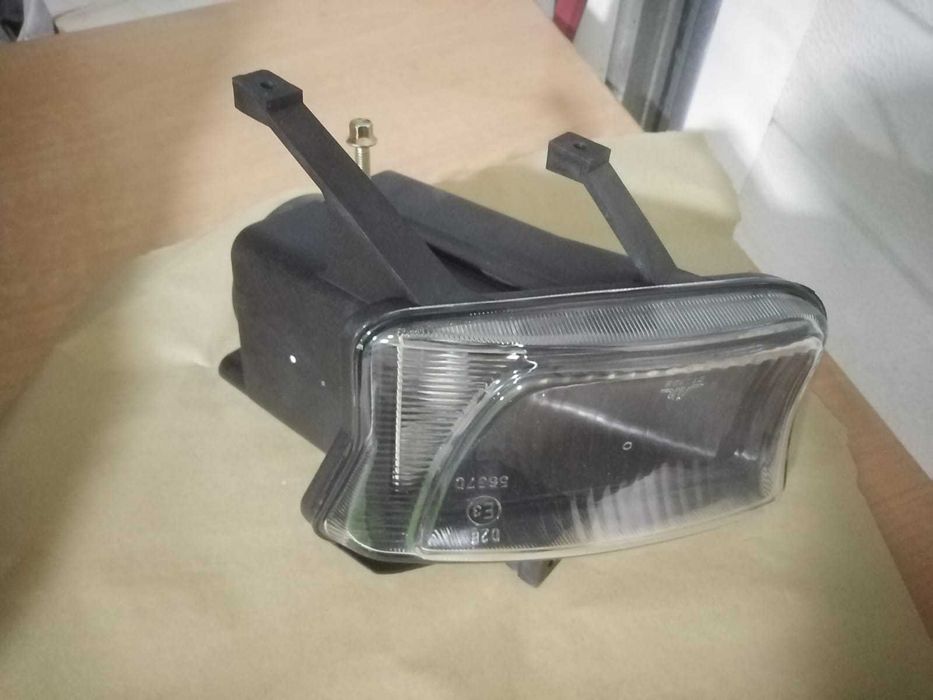 Farol de Nevoeiro Esquerdo NOVO Fiat Punto de 1993