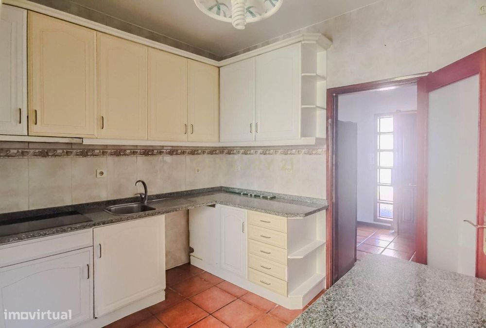 Moradia T2 em São Pedro da Cova ( estrada D. Miguel)