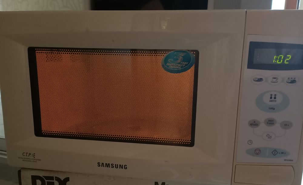 Продам мікрохвильову піч.