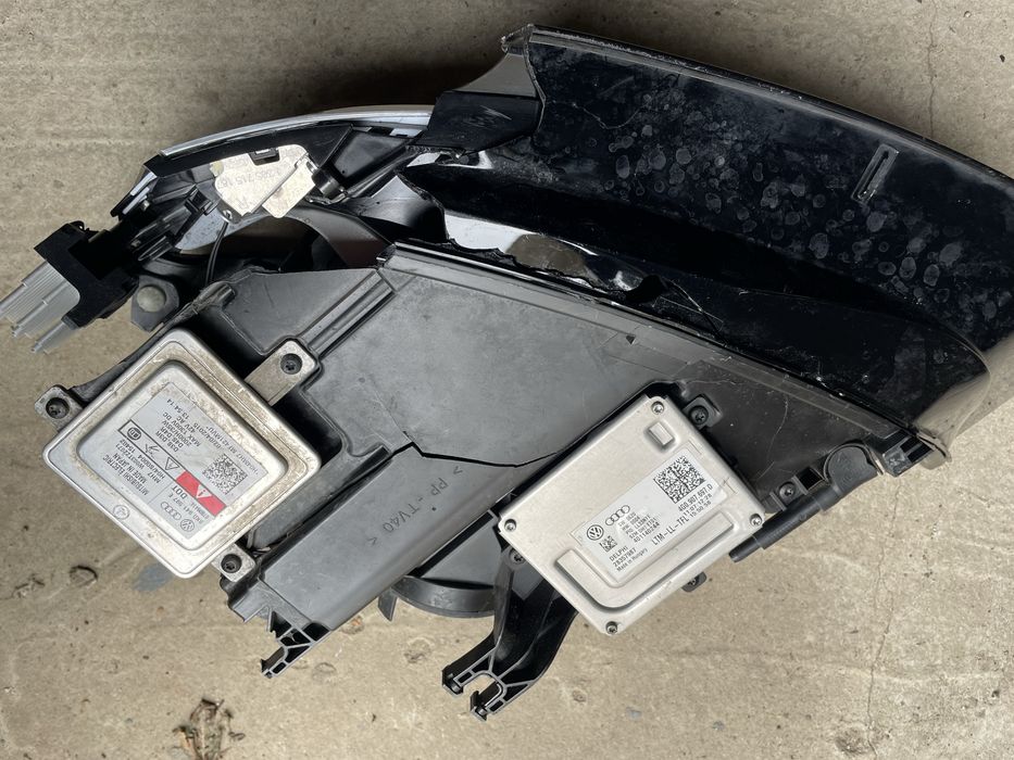 Фара права AUDI A-4