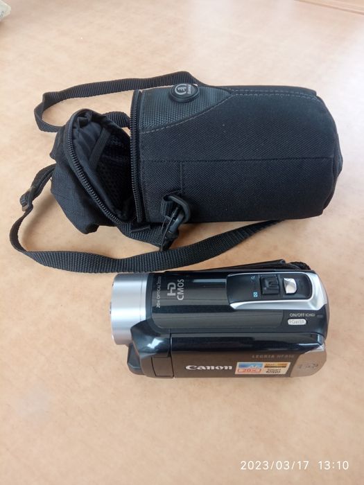 Продам Відеокамеру Canon Legria HF R16