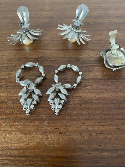 Conjunto de brincos dos anos 50 com mola