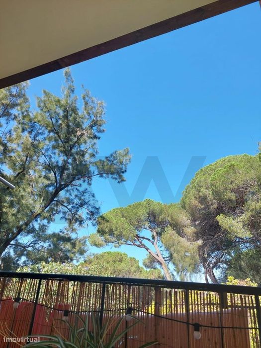 ​​​​​​​T2 renovado com varanda e vista sobre Lisboa – Monte Agudo