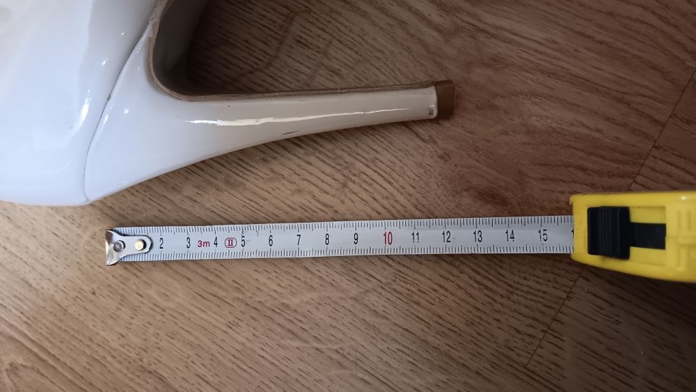 Buty kremowe,lakier, na platformie  r.38