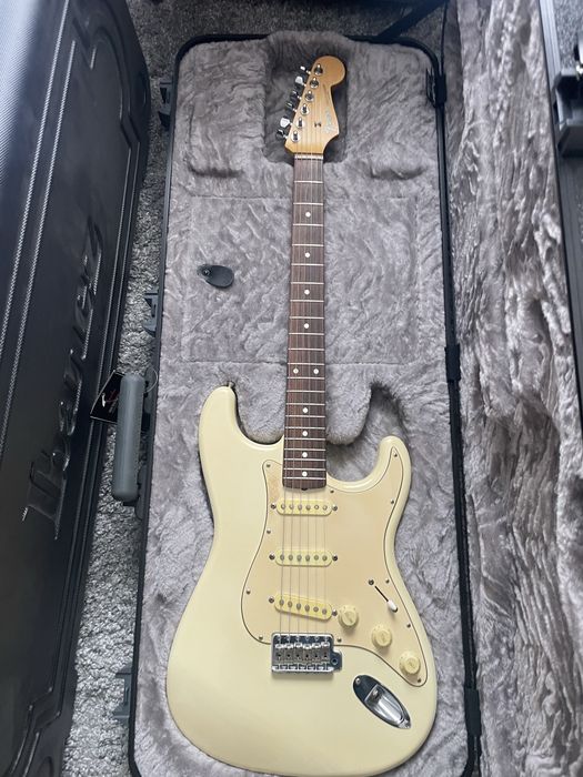 Fender Stratocaster Japan O071109 + twardy futerał Fender