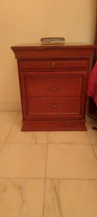 Cama de Casal, 2 mesas de cabeceira e cómoda com Espelho (oferecemos o estrado mais o colchão)
