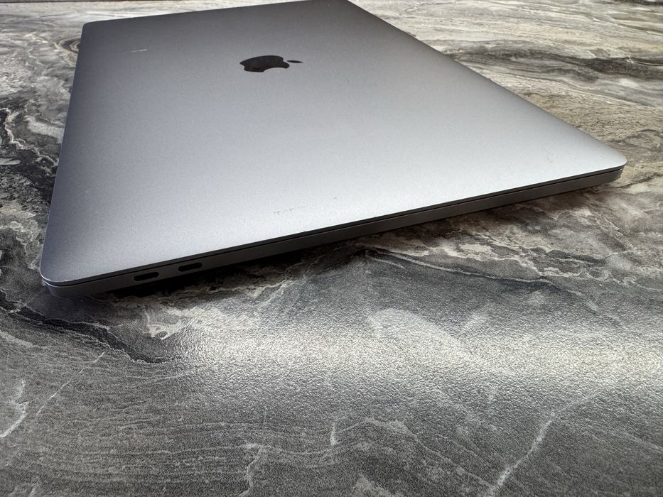 MacBook Pro 2017 “15/i7/SSD512Gb/16Gb A1707 Radeon Prp 560 АКБ 14Ц